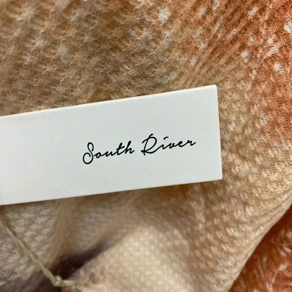 🆕South River Marsala Ombré Leaf Twist-Front Boatneck Top M🆕 - Picture 6 of 8